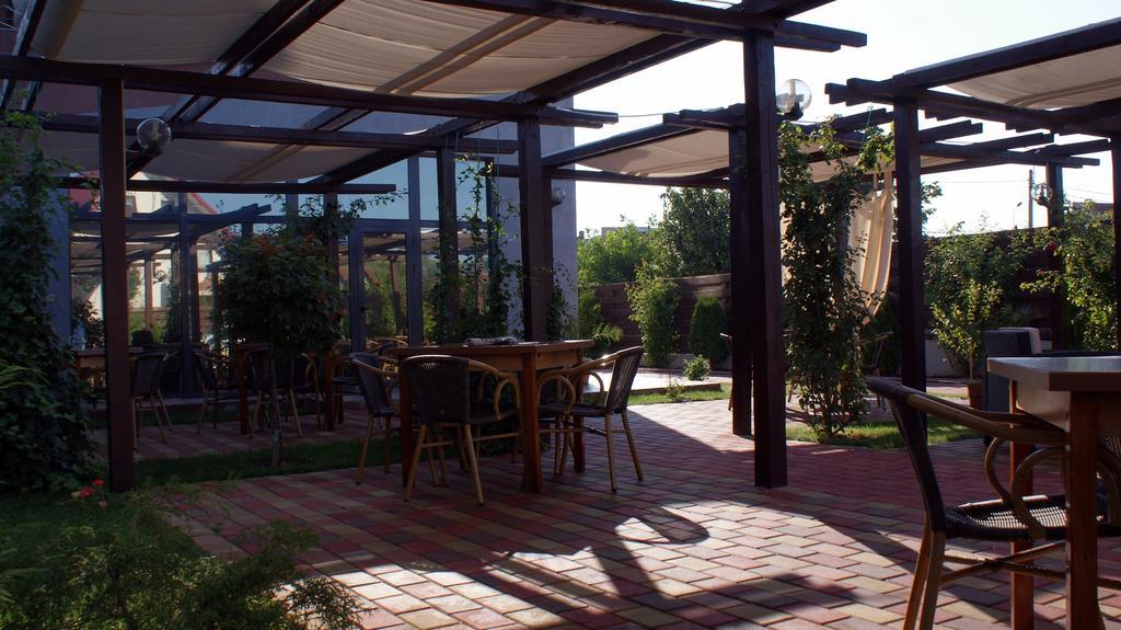 Pensiunea Novis Iasi Ngoại thất bức ảnh