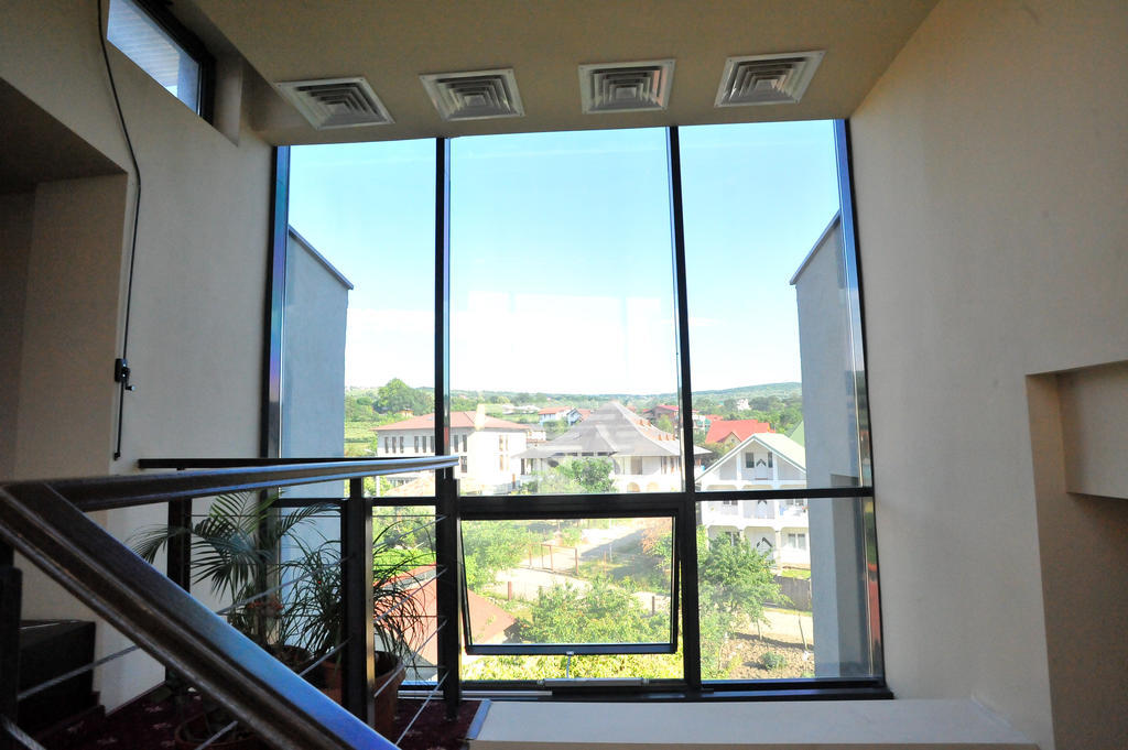 Pensiunea Novis Iasi Ngoại thất bức ảnh