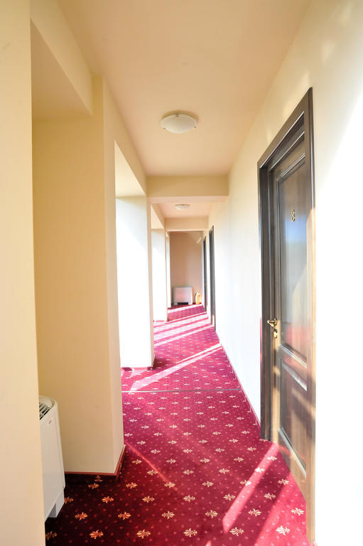 Pensiunea Novis Iasi Ngoại thất bức ảnh