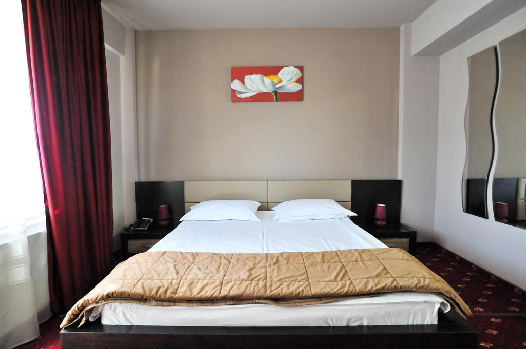 Pensiunea Novis Iasi Ngoại thất bức ảnh