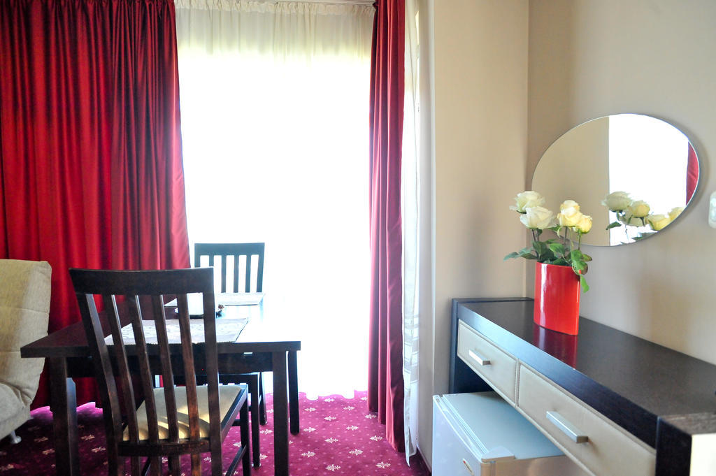 Pensiunea Novis Iasi Ngoại thất bức ảnh